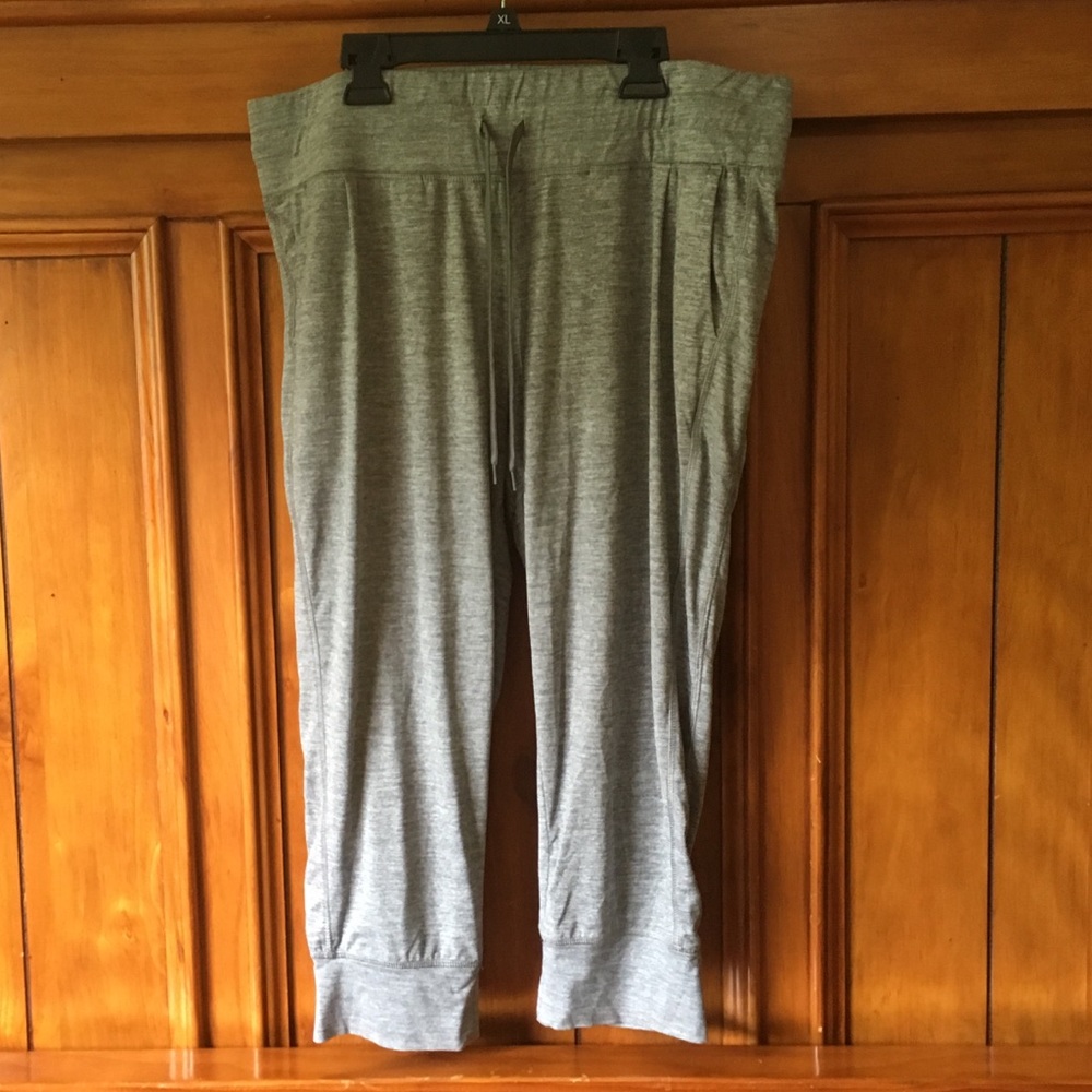 Danskin Now lounging capris